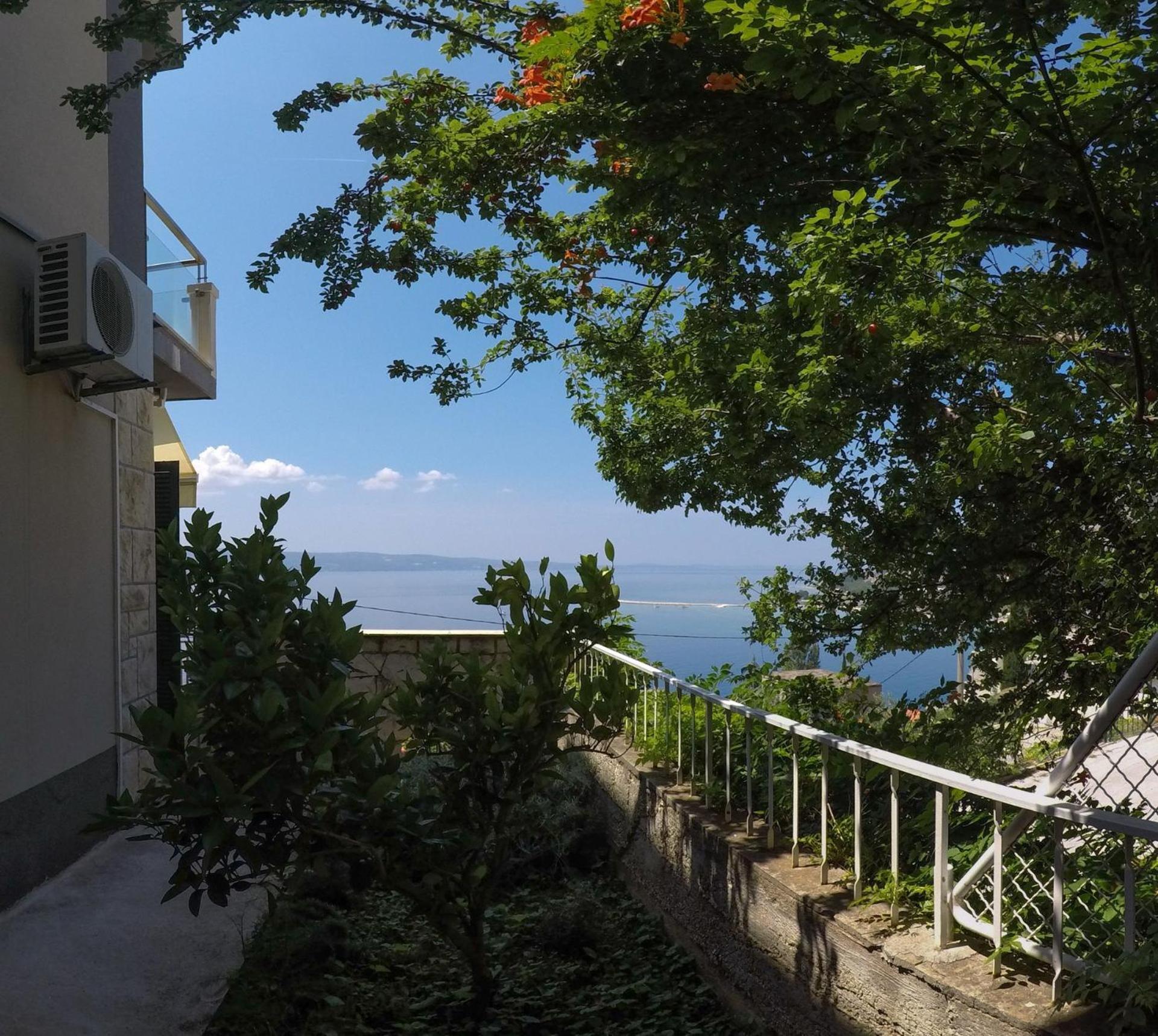 Apartment Iva Omis Exterior photo