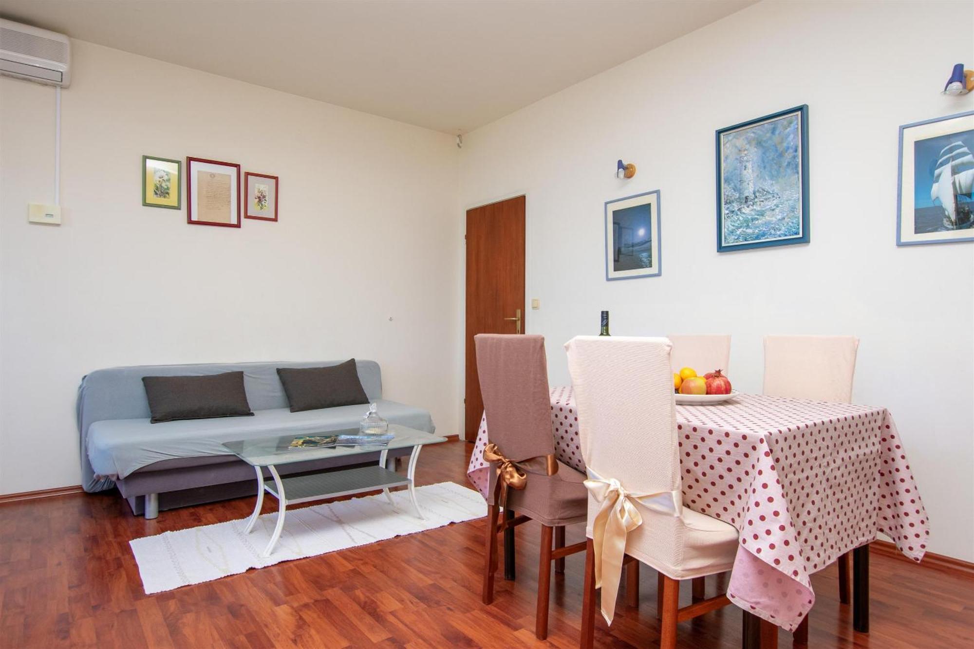 Apartment Iva Omis Exterior photo